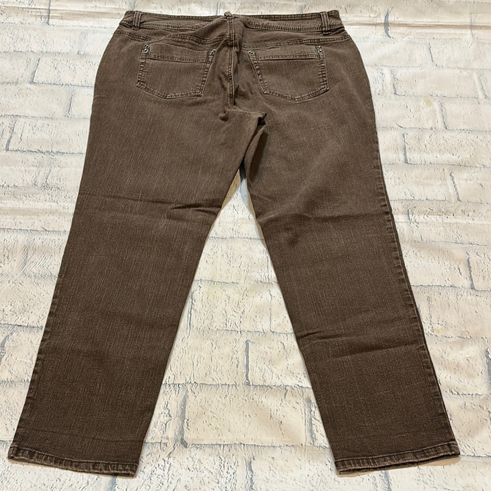 Women's Avenue Washed Brown Jeans - Picture 9 of 9